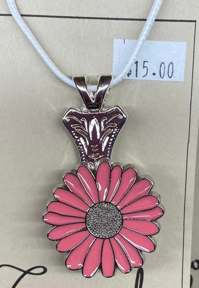 Necklace with Pink Daisy